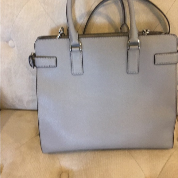 Micheal kors tote. - Picture 2 of 3